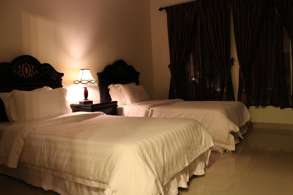 Skoot Khobar